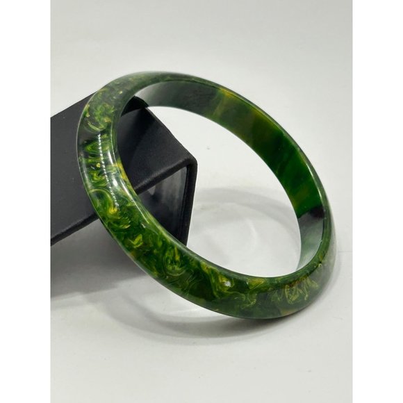 Vintage Marbled Green Bakelite Bangle Bracelet Dark Green Edged Pointy Design - Picture 3 of 9